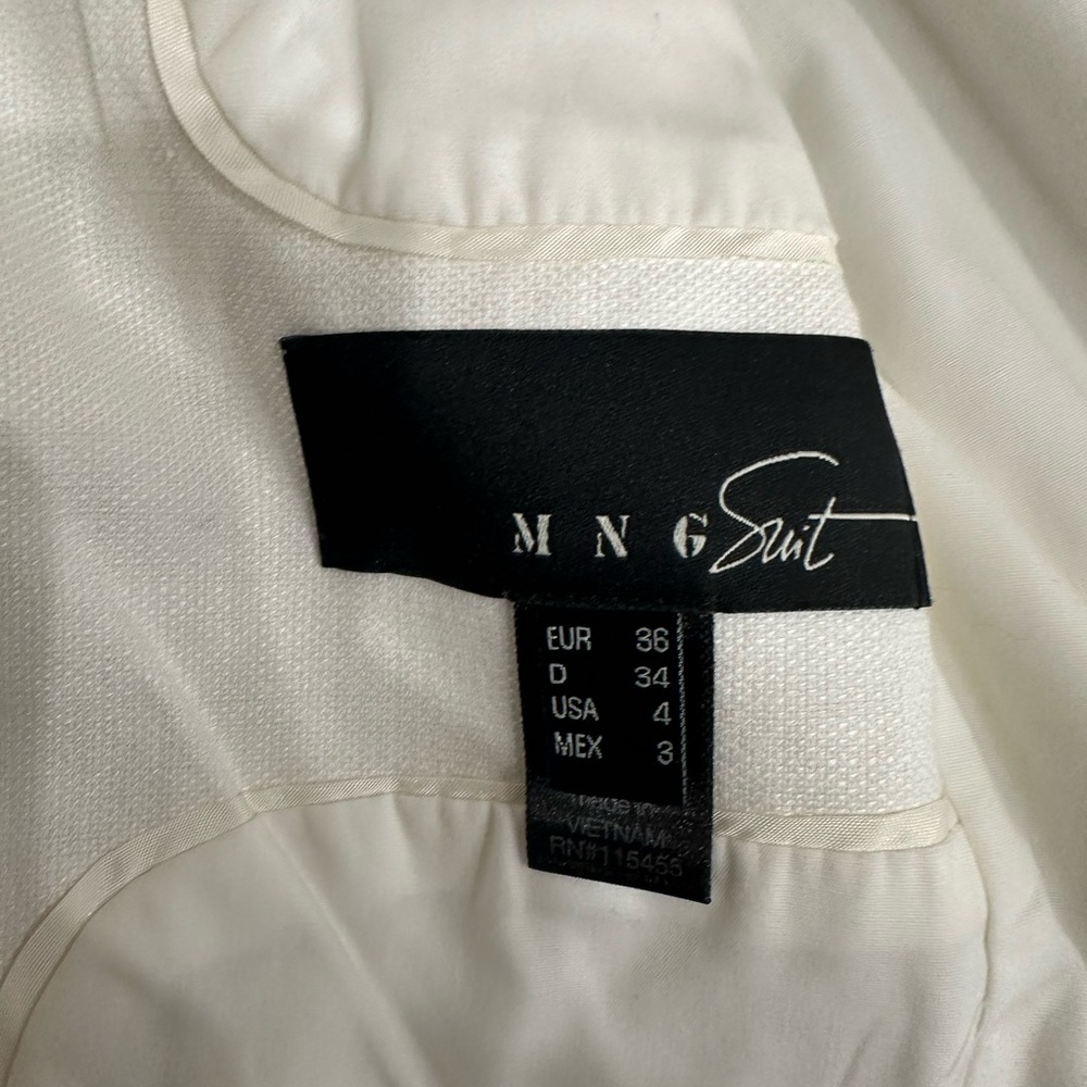 Mango suit. - Picture 2 of 4